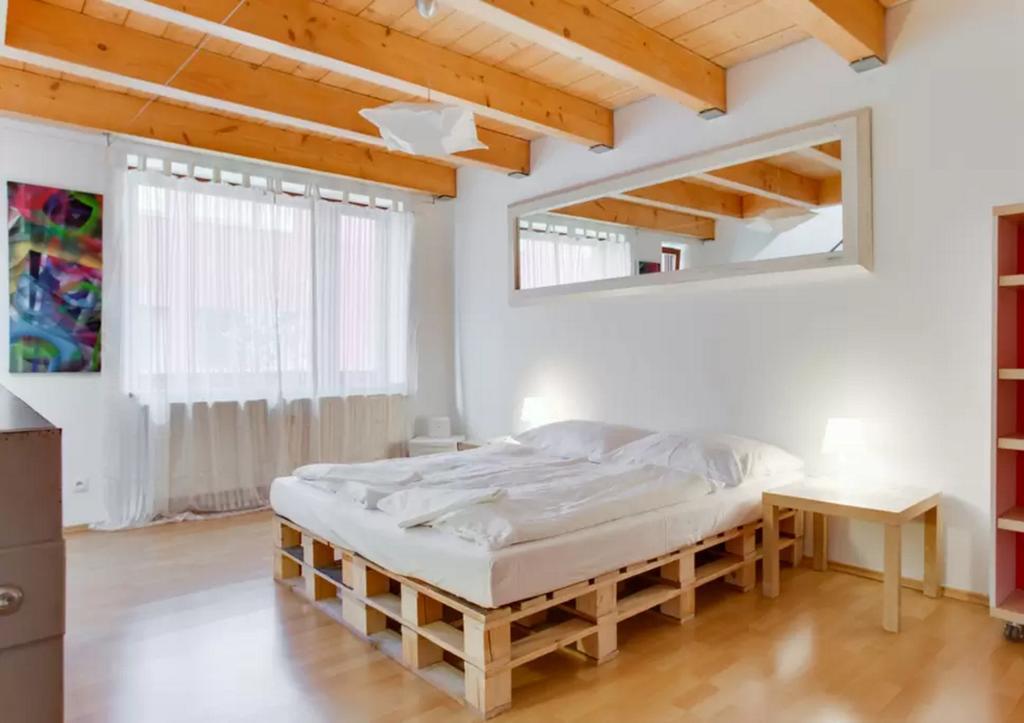 Three-floor